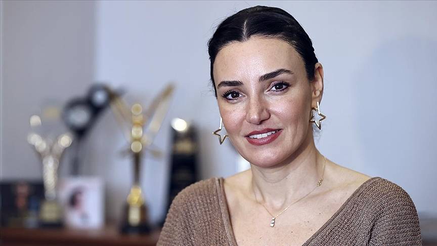 Sevcan Orhan sahne ortasında yere yığıldı! Türk Halk Müziği sanatçısı Sevcan Orhan’ın sağlık durumu nasıl? 3